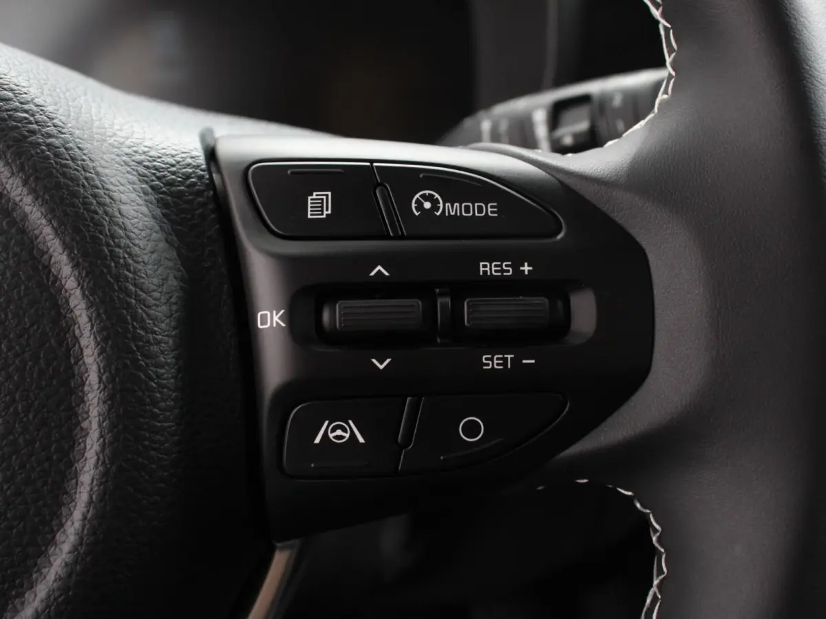 1.0 DPI DynamicLine Automaat Navigatie Apple Carplay/Android auto Airco Camera DAB Bluetooth