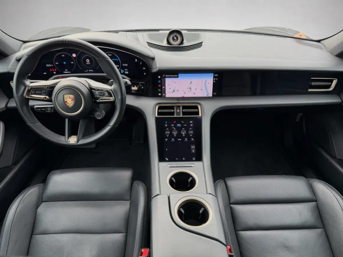 Performance 84 kWh 93% SoH (NL-auto, Panorama, Sport Chrono, Ledere Dash, 360 Camera, StoelVerkoel, CarPlay, Etc)