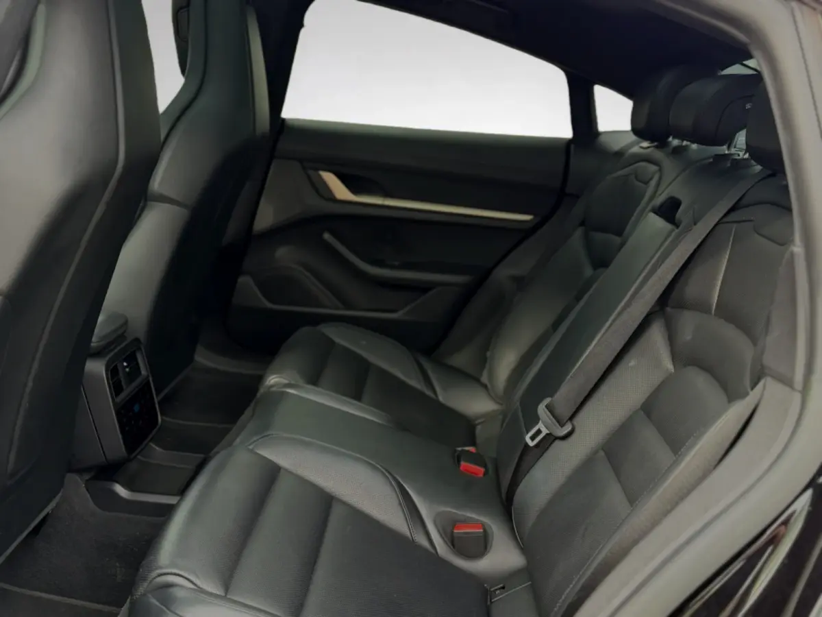 Performance 84 kWh 93% SoH (NL-auto, Panorama, Sport Chrono, Ledere Dash, 360 Camera, StoelVerkoel, CarPlay, Etc)