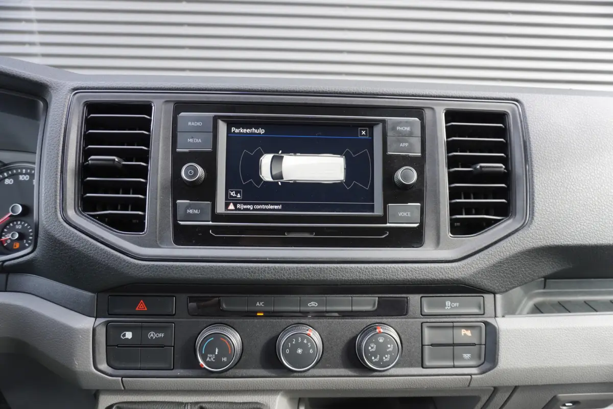 180pk L3H3/L2H2 Airco Cruise control Apple Carplay Parkeersensoren 3-zits Airco Standkachel