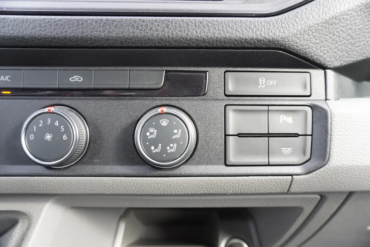 180pk L3H3/L2H2 Airco Cruise control Apple Carplay Parkeersensoren 3-zits Airco Standkachel