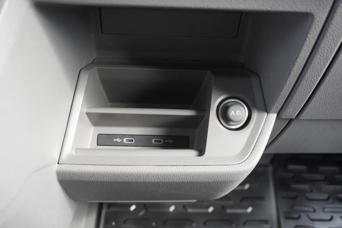 180pk L3H3/L2H2 Airco Cruise control Apple Carplay Parkeersensoren 3-zits Airco Standkachel