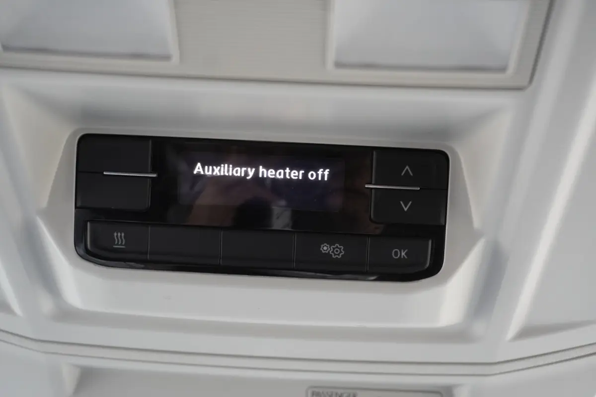 180pk L3H3/L2H2 Airco Cruise control Apple Carplay Parkeersensoren 3-zits Airco Standkachel