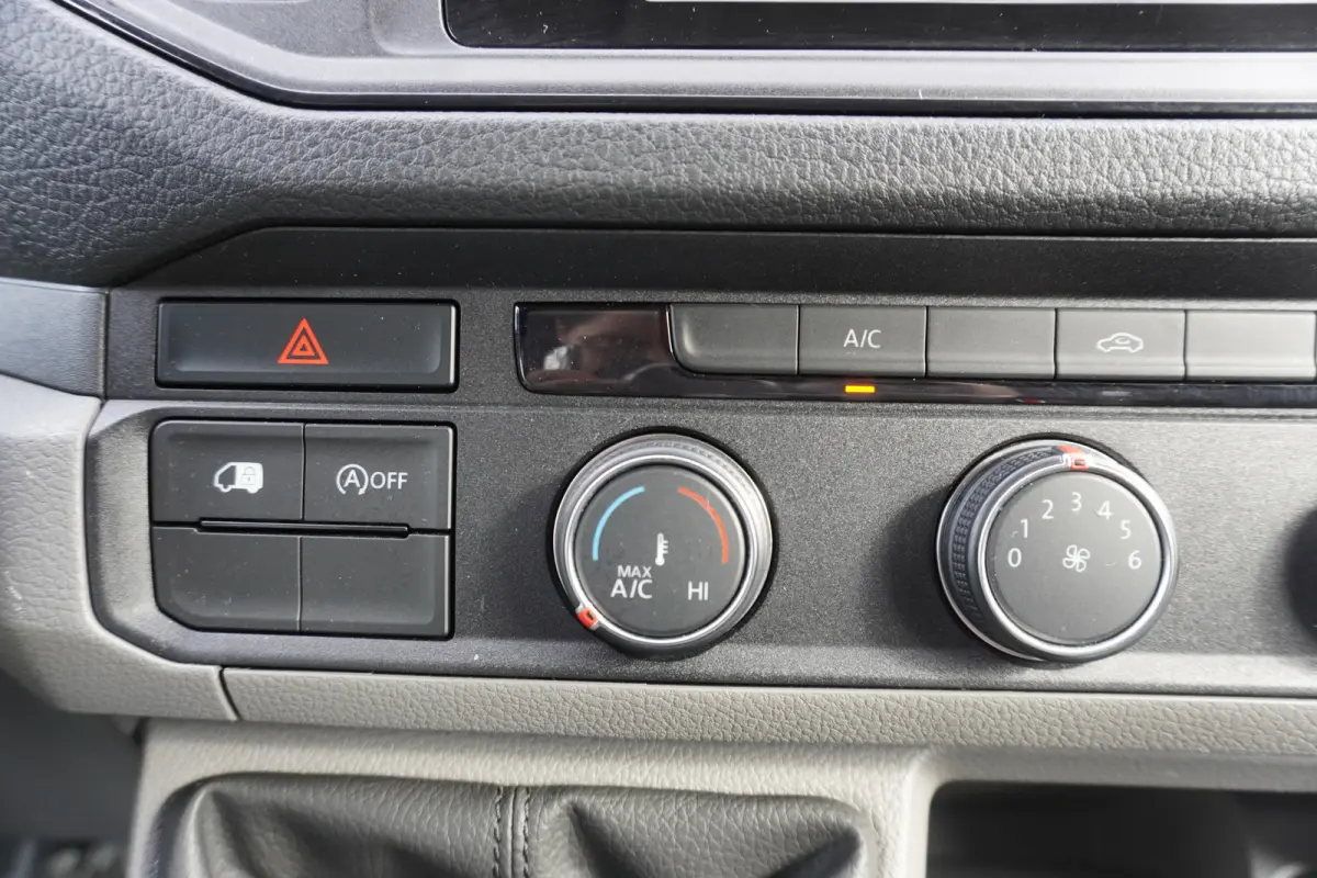 180pk L3H3/L2H2 Airco Cruise control Apple Carplay Parkeersensoren 3-zits Airco Standkachel