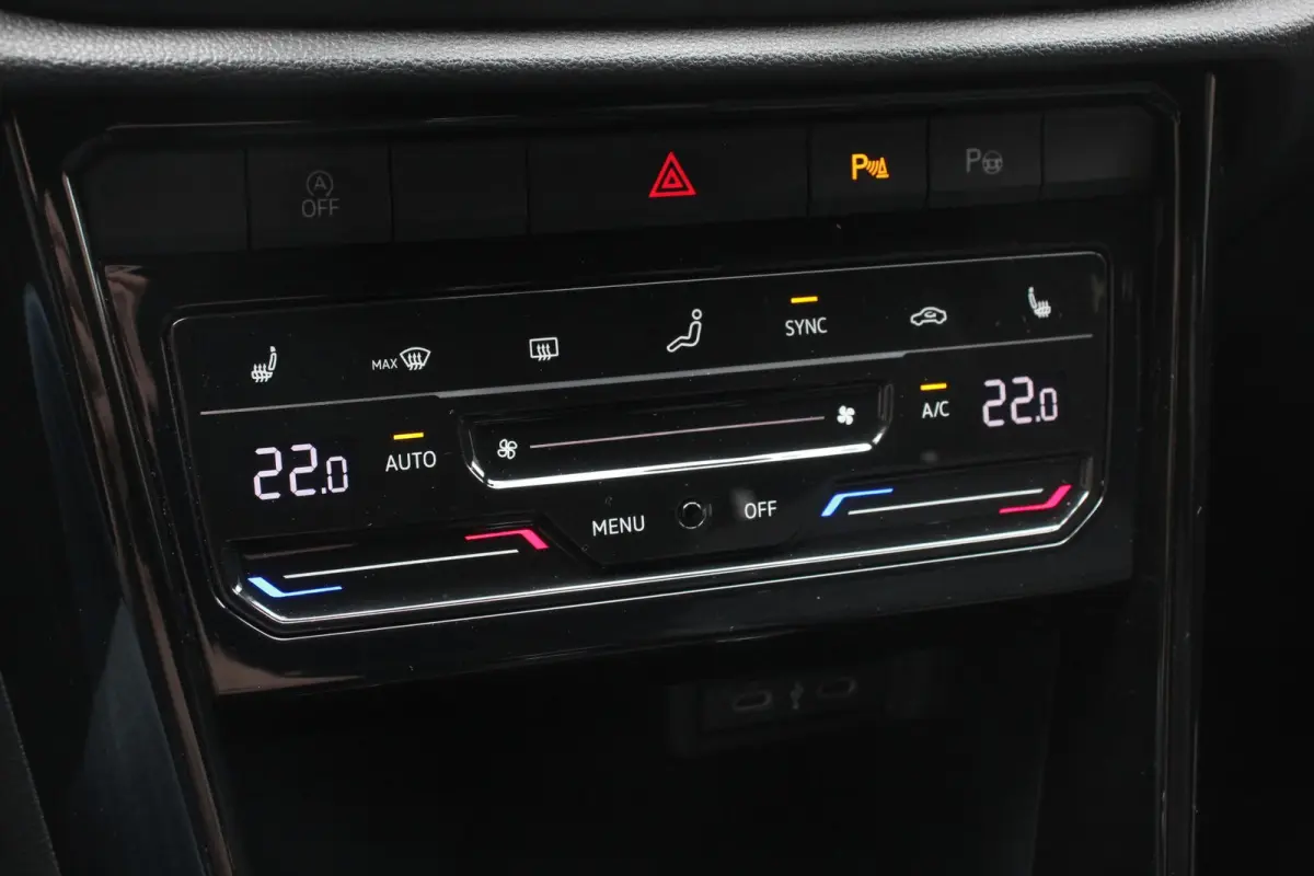 1.5 TSI 150pk DSG R-Line Navigatie Apple Carplay/Android Auto Parkeersensoren Camera Blind Spot Assist Adaptieve Cruise Control Elektrische achterklep Stoel- en stuurverwarming Climate Contr
