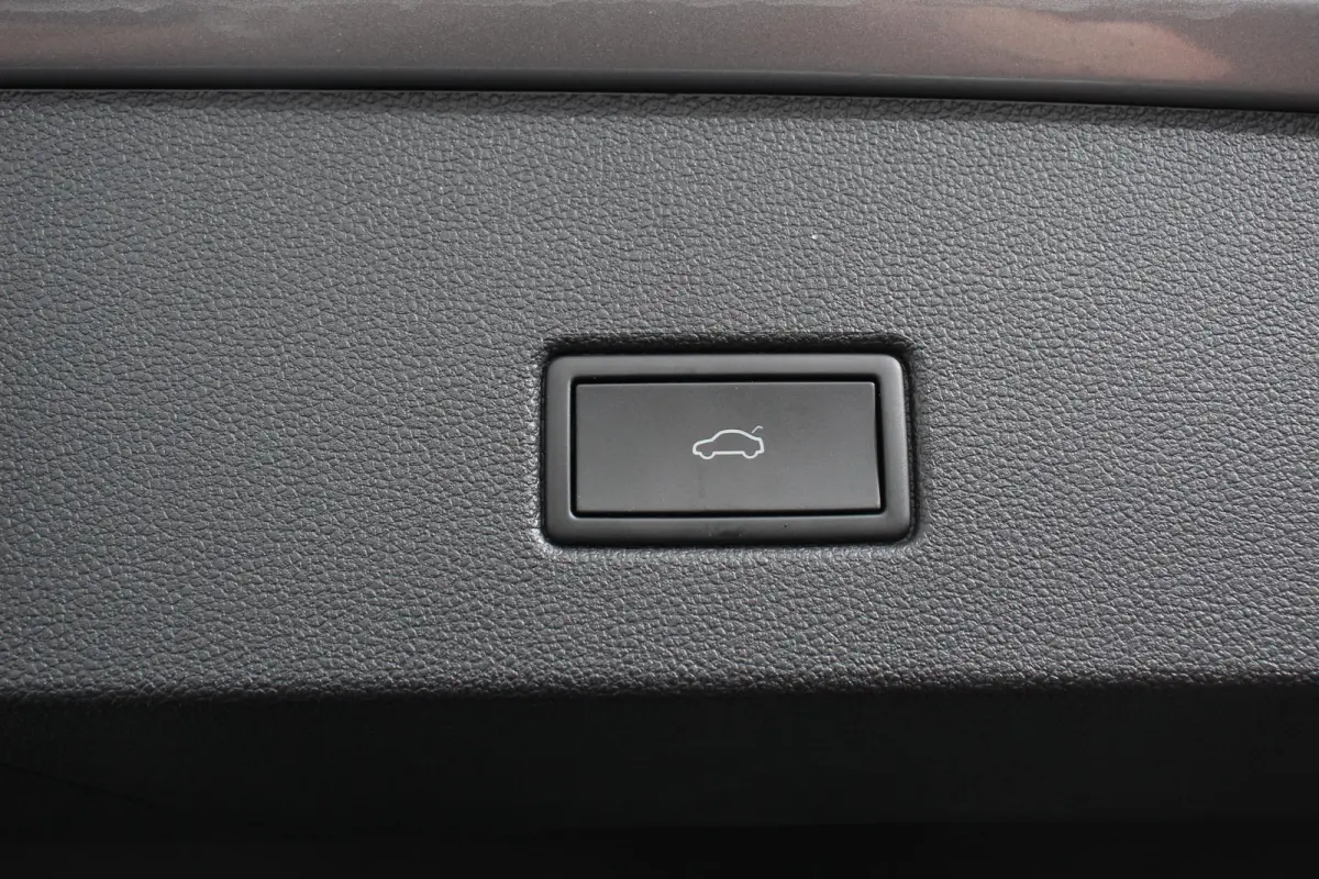 1.5 TSI 150pk DSG R-Line Navigatie Apple Carplay/Android Auto Parkeersensoren Camera Blind Spot Assist Adaptieve Cruise Control Elektrische achterklep Stoel- en stuurverwarming Climate Contr