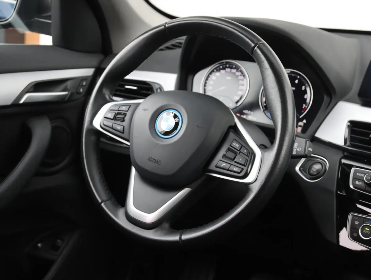 xDrive25e High Executive | SOH 86% | Panoramadak | Afneembare trekhaak