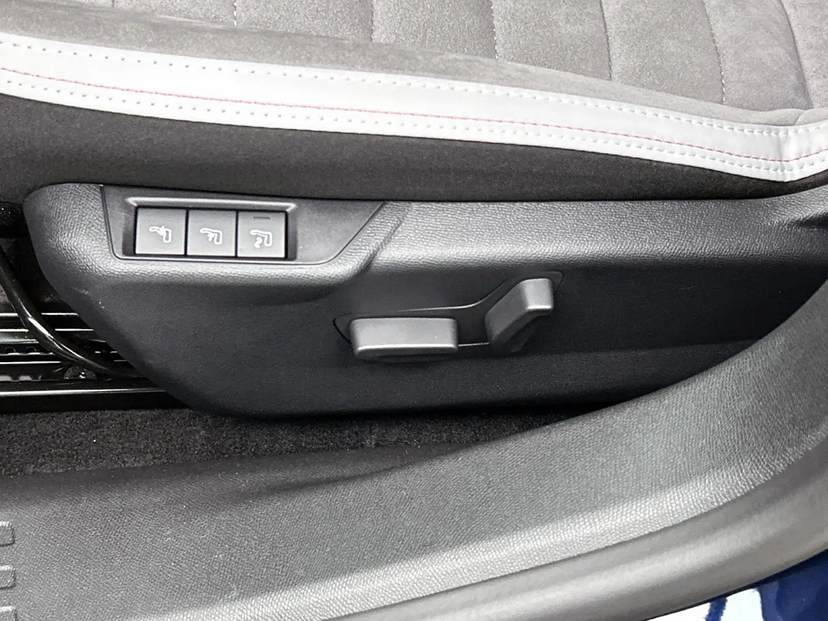 1.2 Hybrid 145pk Max Automaat | Elektrische Verstelb. Bestuurdersstoel | Schuif-/Kanteldak | Camera Voor + Achter | 18"LMV | LED | Dodehoekdetectie |