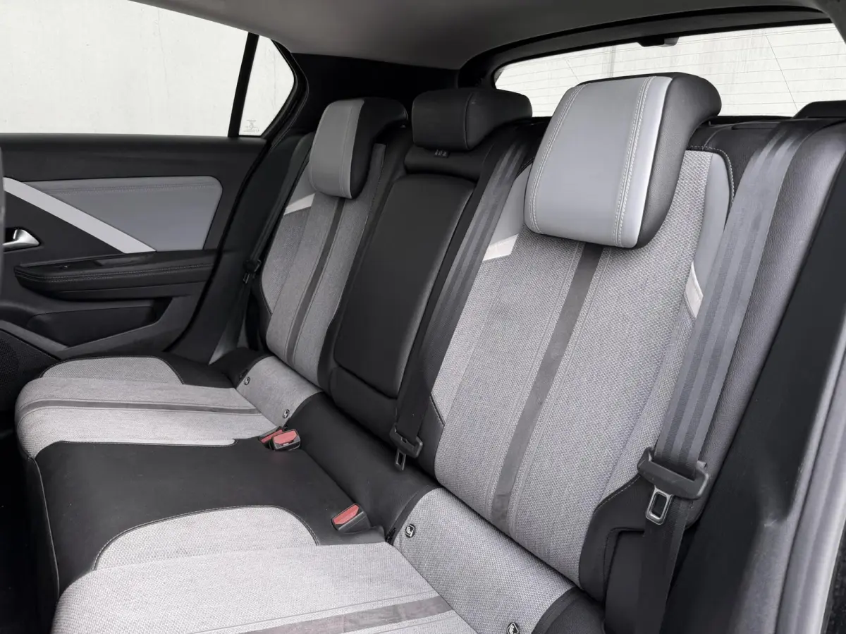 1.2 | Camera | Carplay | ACC | Sensoren