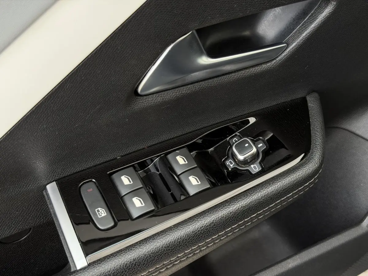 1.2 | Camera | Carplay | ACC | Sensoren
