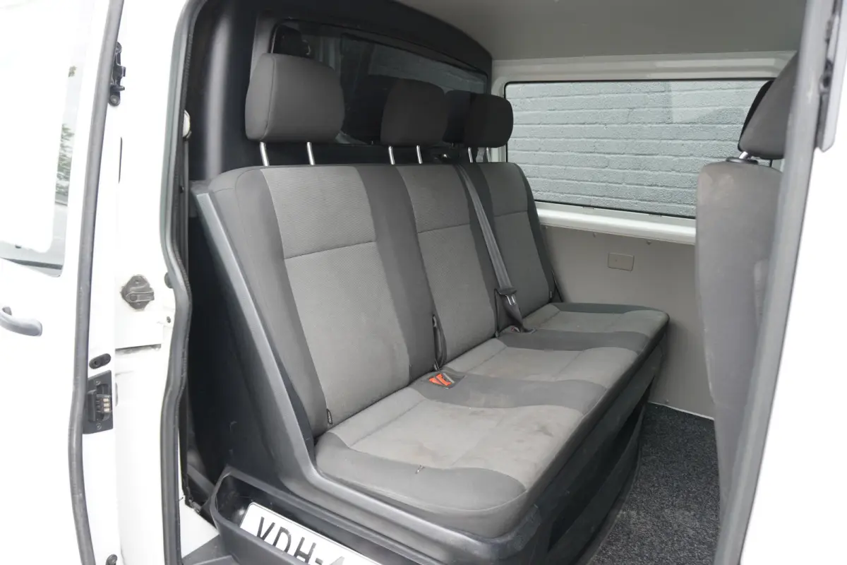 2.0 TDI 150PK L2 Dubbel Cabine EURO 6 - Airco - Cruise - PDC - €15.900,- Excl.