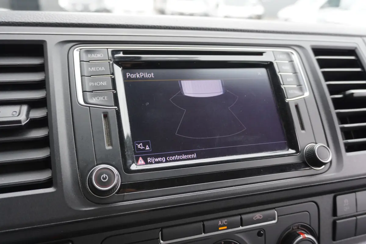 2.0 TDI 150PK L2 Dubbel Cabine EURO 6 - Airco - Cruise - PDC - €15.900,- Excl.