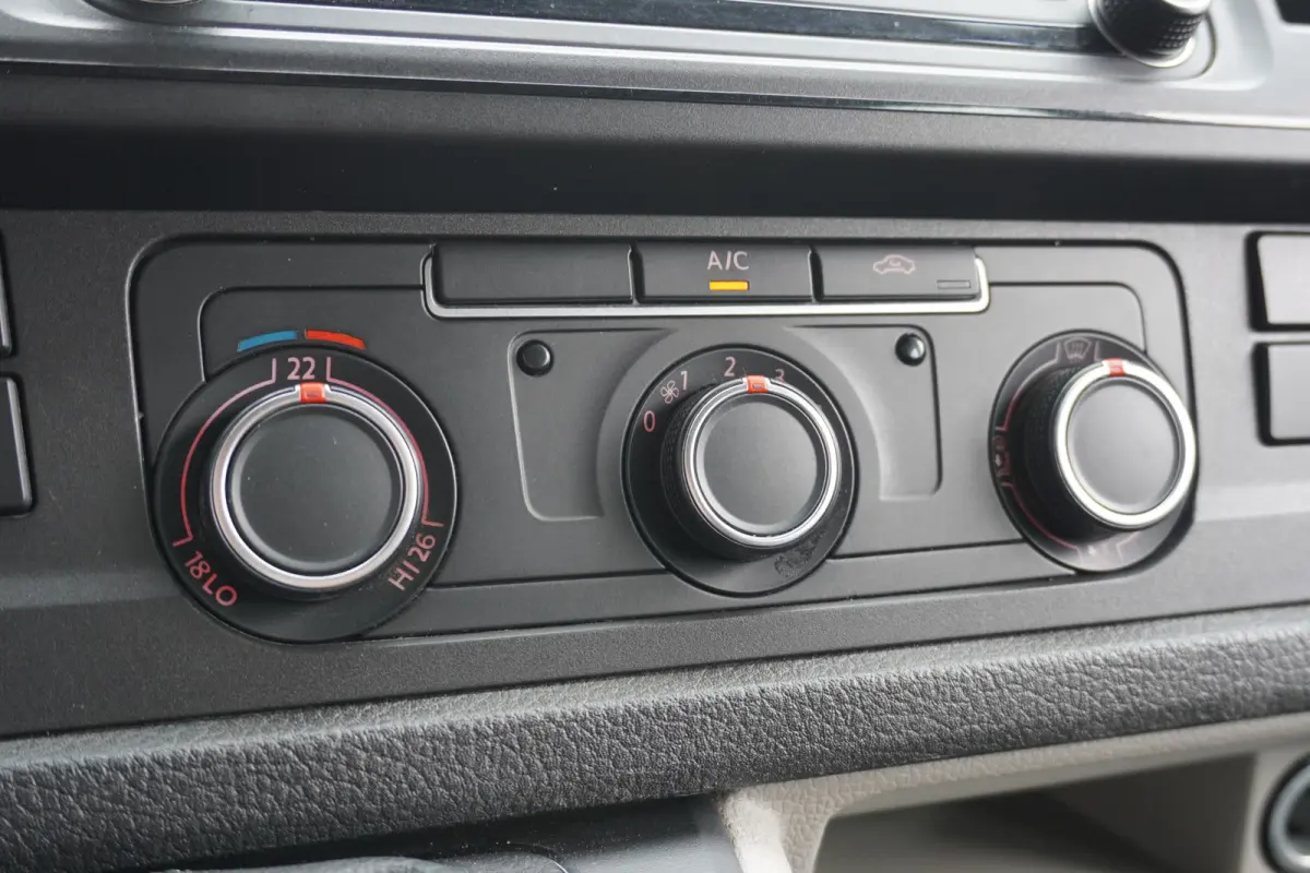 2.0 TDI 150PK L2 Dubbel Cabine EURO 6 - Airco - Cruise - PDC - €15.900,- Excl.