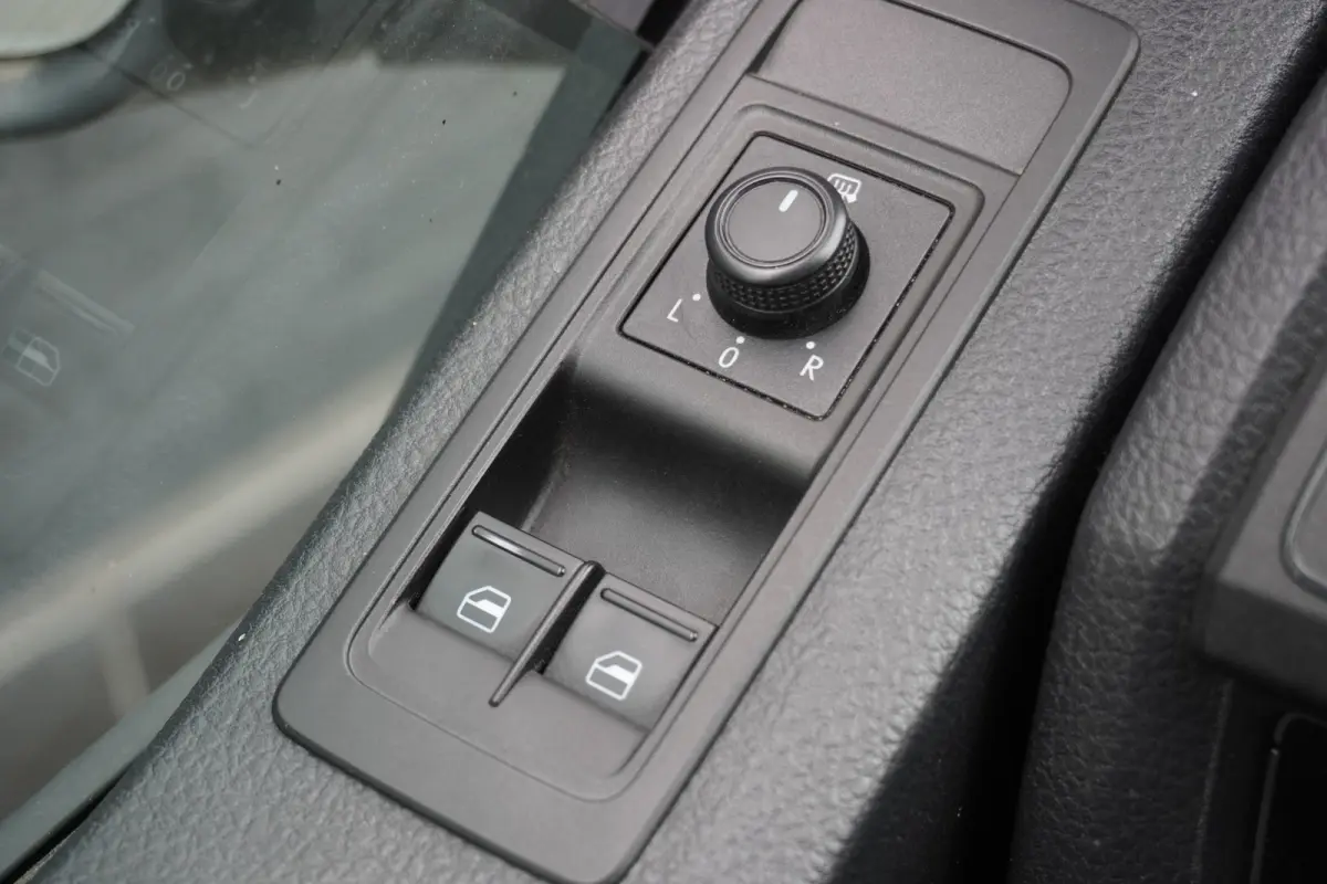 2.0 TDI 150PK L2 Dubbel Cabine EURO 6 - Airco - Cruise - PDC - €15.900,- Excl.