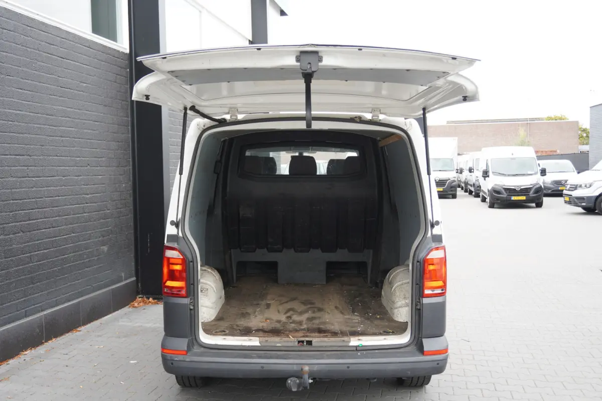 2.0 TDI 150PK L2 Dubbel Cabine EURO 6 - Airco - Cruise - PDC - €15.900,- Excl.