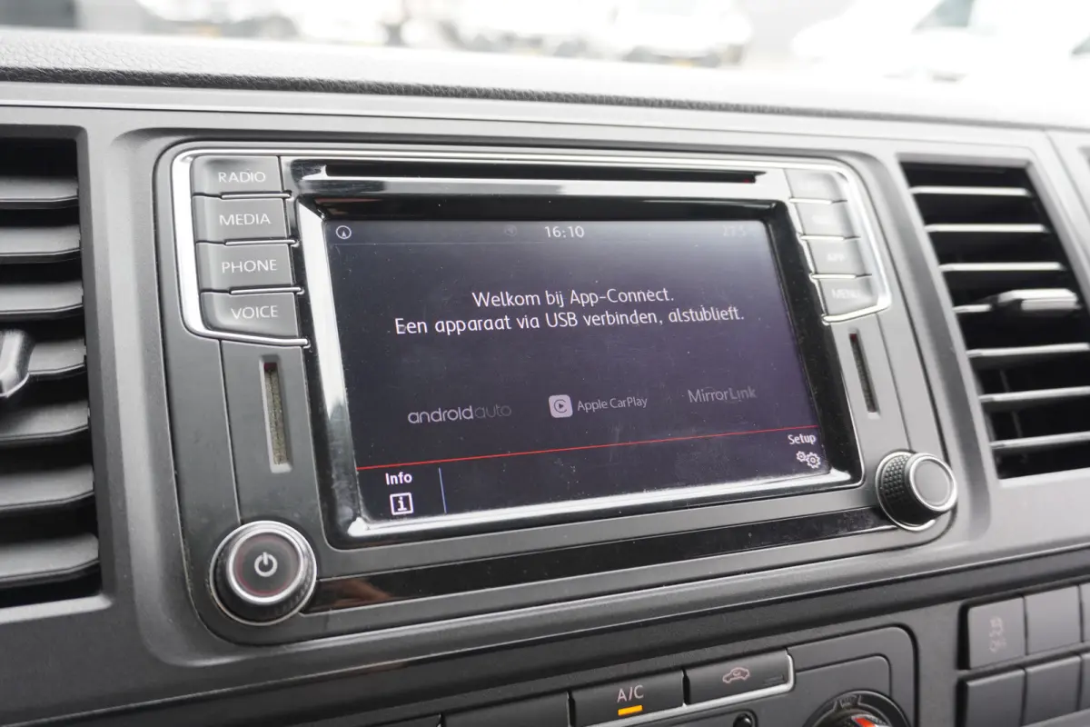 2.0 TDI 150PK L2 Dubbel Cabine EURO 6 - Airco - Cruise - PDC - €15.900,- Excl.