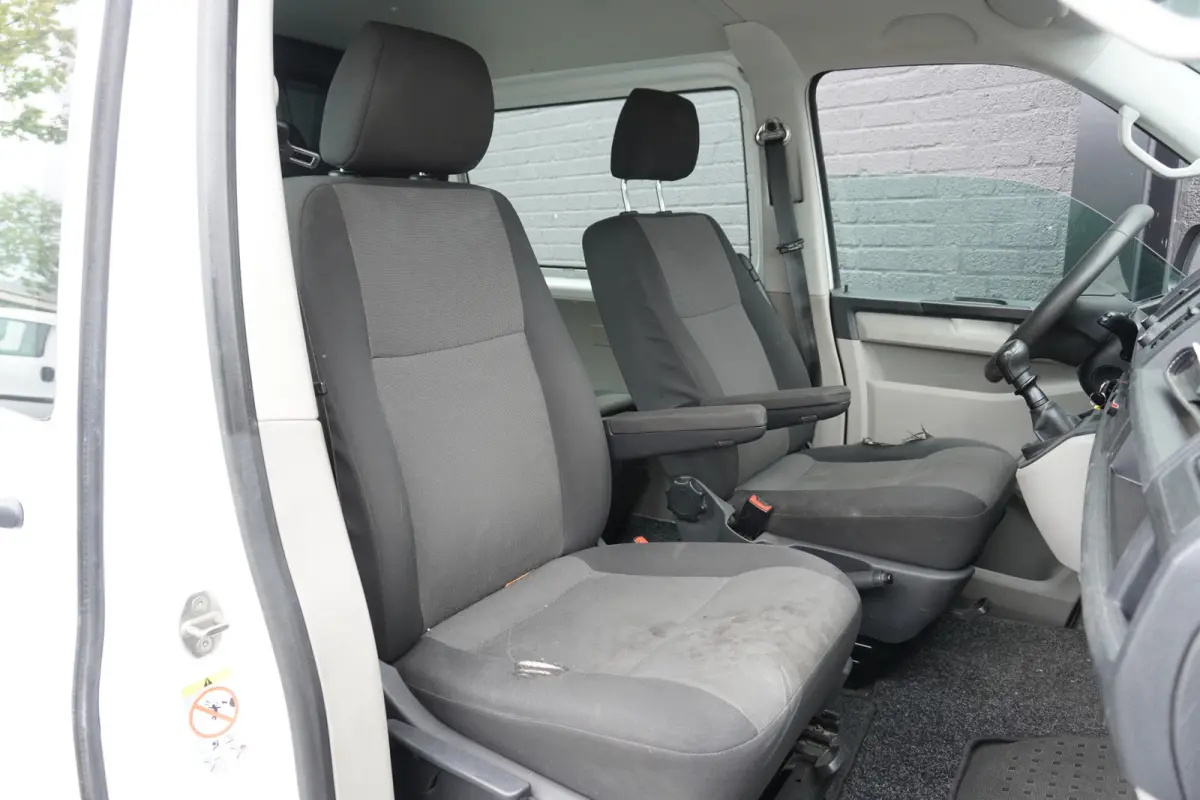 2.0 TDI 150PK L2 Dubbel Cabine EURO 6 - Airco - Cruise - PDC - €15.900,- Excl.