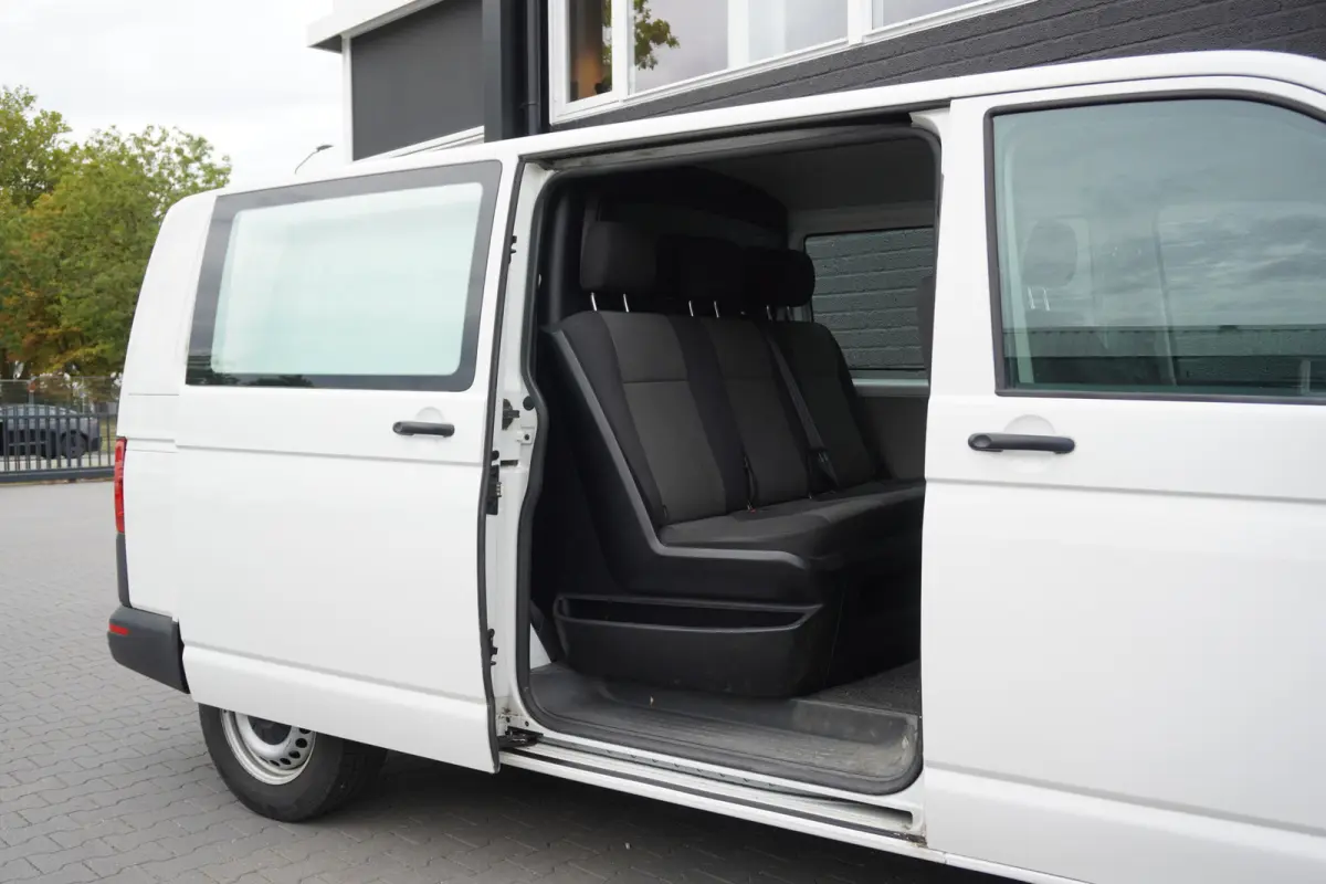 2.0 TDI 150PK L2 Dubbel Cabine EURO 6 - Airco - Cruise - PDC - €15.900,- Excl.