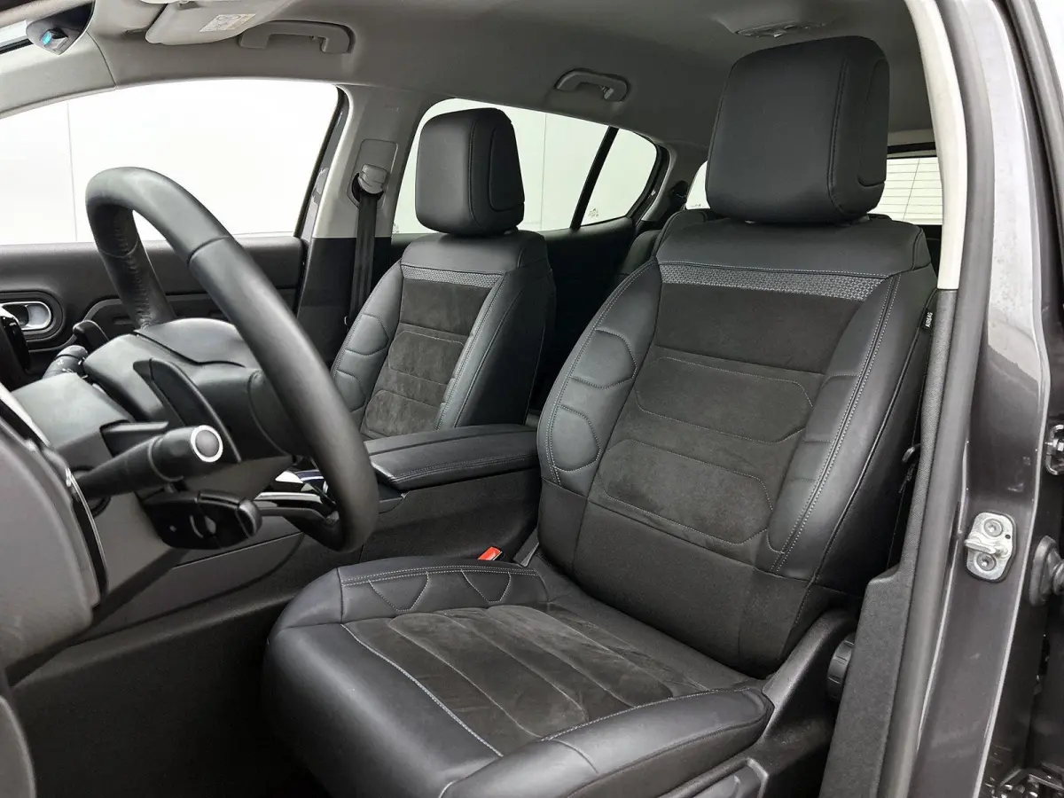 1.6 225pk Plug-in Hybrid Business Plus Automaat | Navigatie | Climate Control | Adaptieve Cruise Control | Camera Voor + Achter | Elektrische Klep | 18"LMV |
