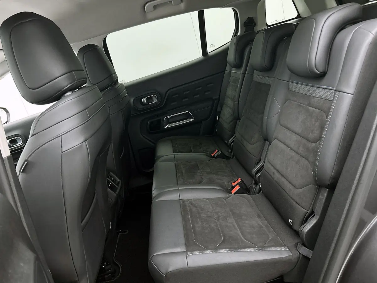 1.6 225pk Plug-in Hybrid Business Plus Automaat | Navigatie | Climate Control | Adaptieve Cruise Control | Camera Voor + Achter | Elektrische Klep | 18"LMV |