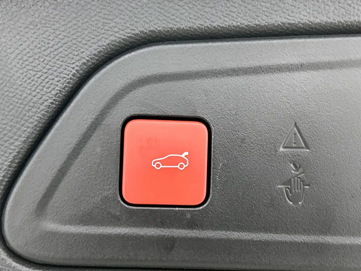 1.6 225pk Plug-in Hybrid Business Plus Automaat | Navigatie | Climate Control | Adaptieve Cruise Control | Camera Voor + Achter | Elektrische Klep | 18"LMV |