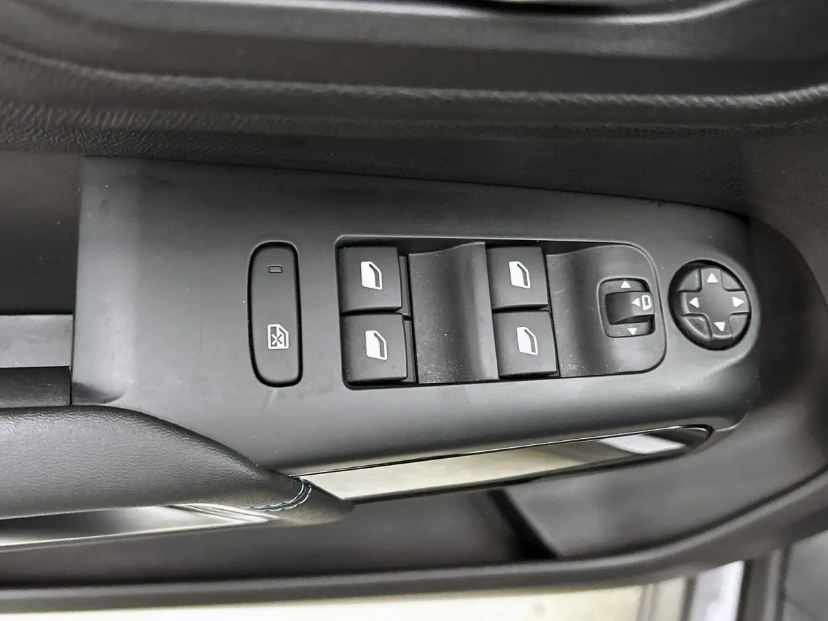 1.6 225pk Plug-in Hybrid Business Plus Automaat | Navigatie | Climate Control | Adaptieve Cruise Control | Camera Voor + Achter | Elektrische Klep | 18"LMV |