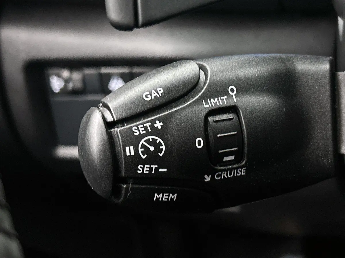 1.6 225pk Plug-in Hybrid Business Plus Automaat | Navigatie | Climate Control | Adaptieve Cruise Control | Camera Voor + Achter | Elektrische Klep | 18"LMV |