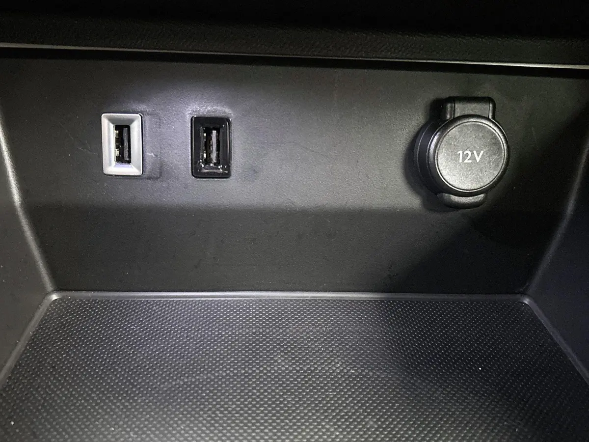 1.6 225pk Plug-in Hybrid Business Plus Automaat | Navigatie | Climate Control | Adaptieve Cruise Control | Camera Voor + Achter | Elektrische Klep | 18"LMV |