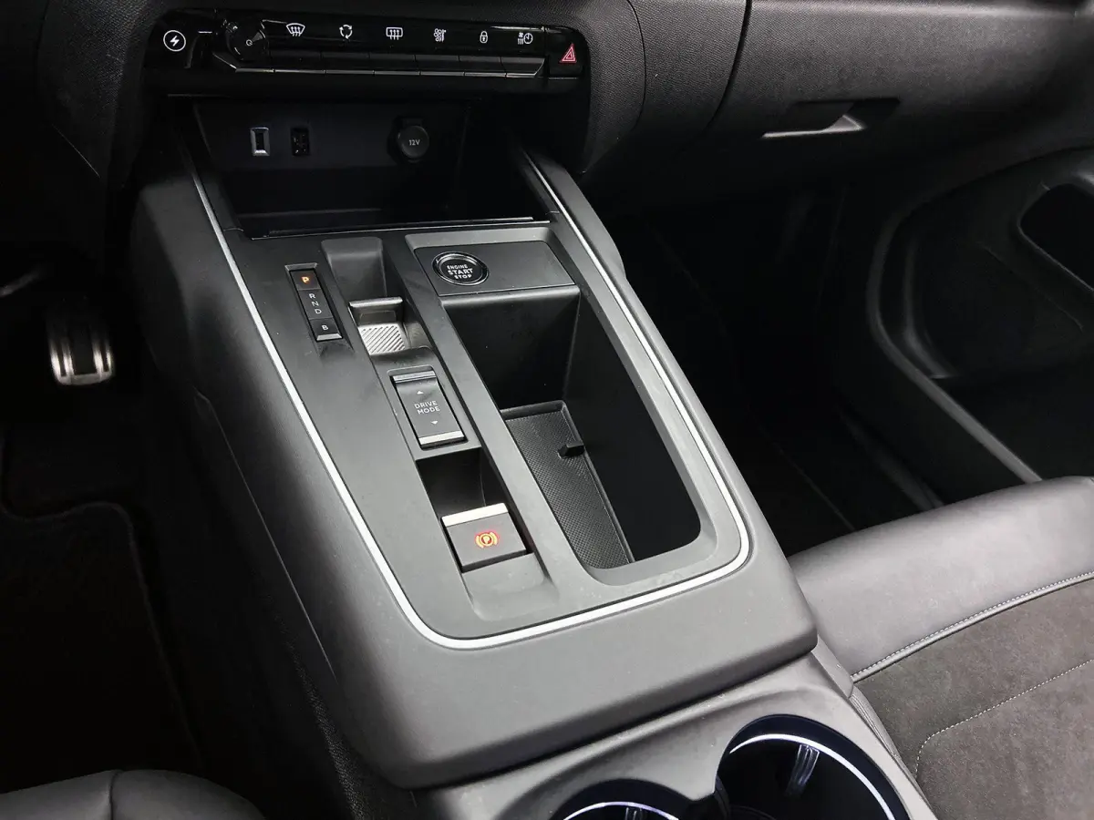 1.6 225pk Plug-in Hybrid Business Plus Automaat | Navigatie | Climate Control | Adaptieve Cruise Control | Camera Voor + Achter | Elektrische Klep | 18"LMV |