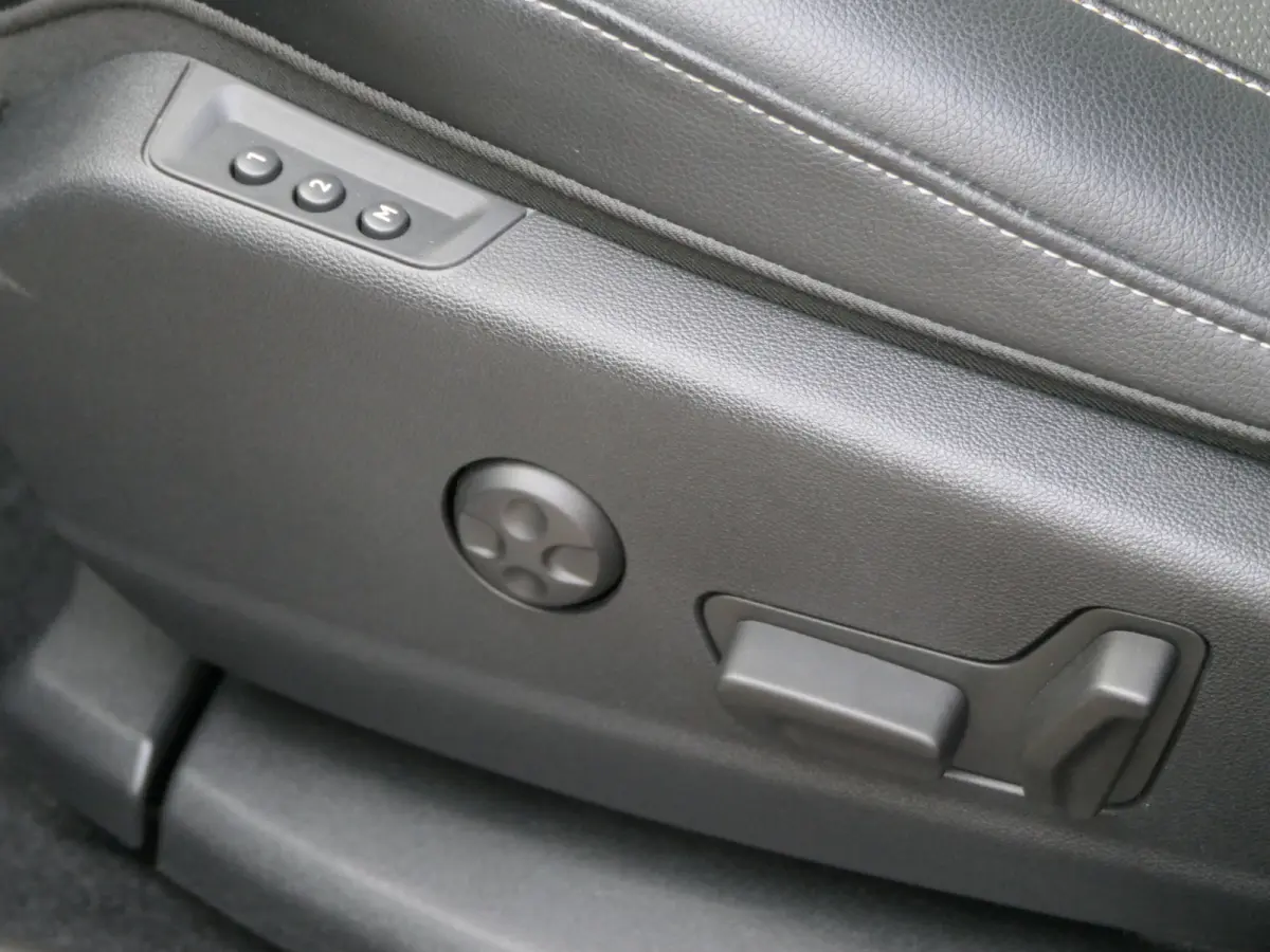 1.2 Turbo Innovation Automaat | LED Matrix | Leder