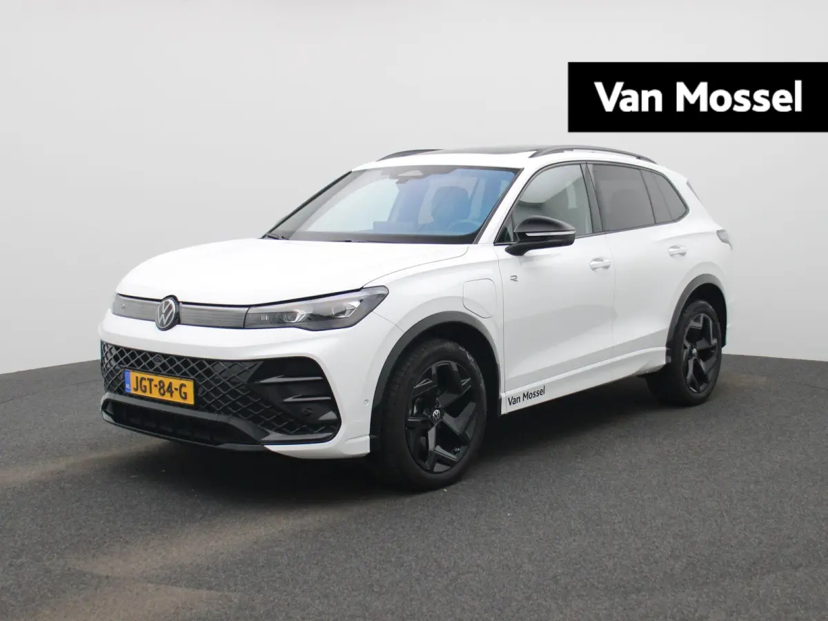 1.5 eHybrid R-Line 272 PK | Panoramadak | Blackline | Navigatie | Leder | Memory | Head Up | Harman Kardon | stuur en stoelverwarming | 360 Camera | Achterklep Elektrisch | Side Assist | Hig