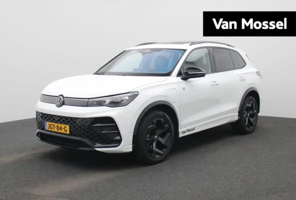1.5 eHybrid R-Line 272 PK | Panoramadak | Blackline | Groot scherm Navigatie | Leder | Memory | Head Up | Harman Kardon | stuur en stoelverwarming | 360 Camera | Matrix | Side Assist |