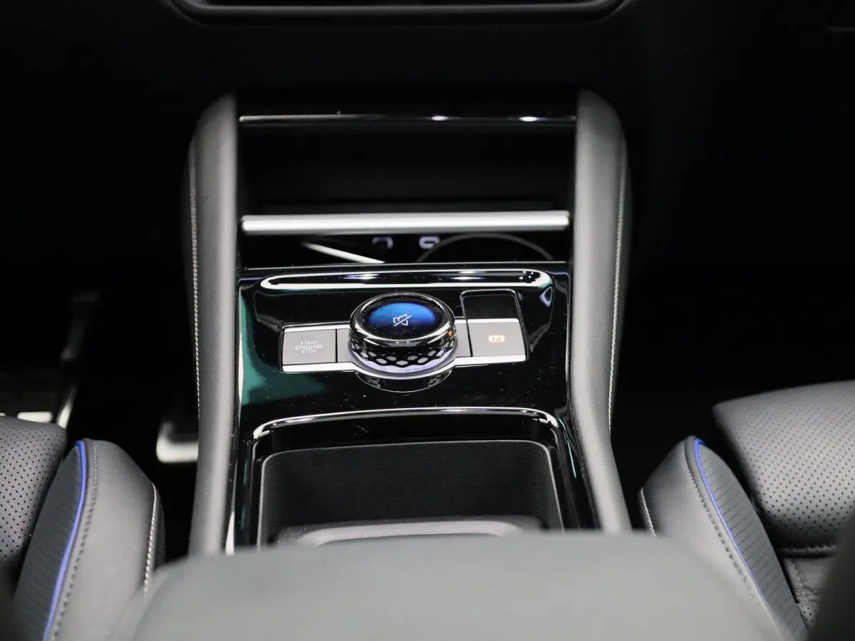 1.5 eHybrid R-Line 272 PK | Panoramadak | Blackline | Navigatie | Leder | Memory | Head Up | Harman Kardon | stuur en stoelverwarming | 360 Camera | Achterklep Elektrisch | Side Assist | Hig