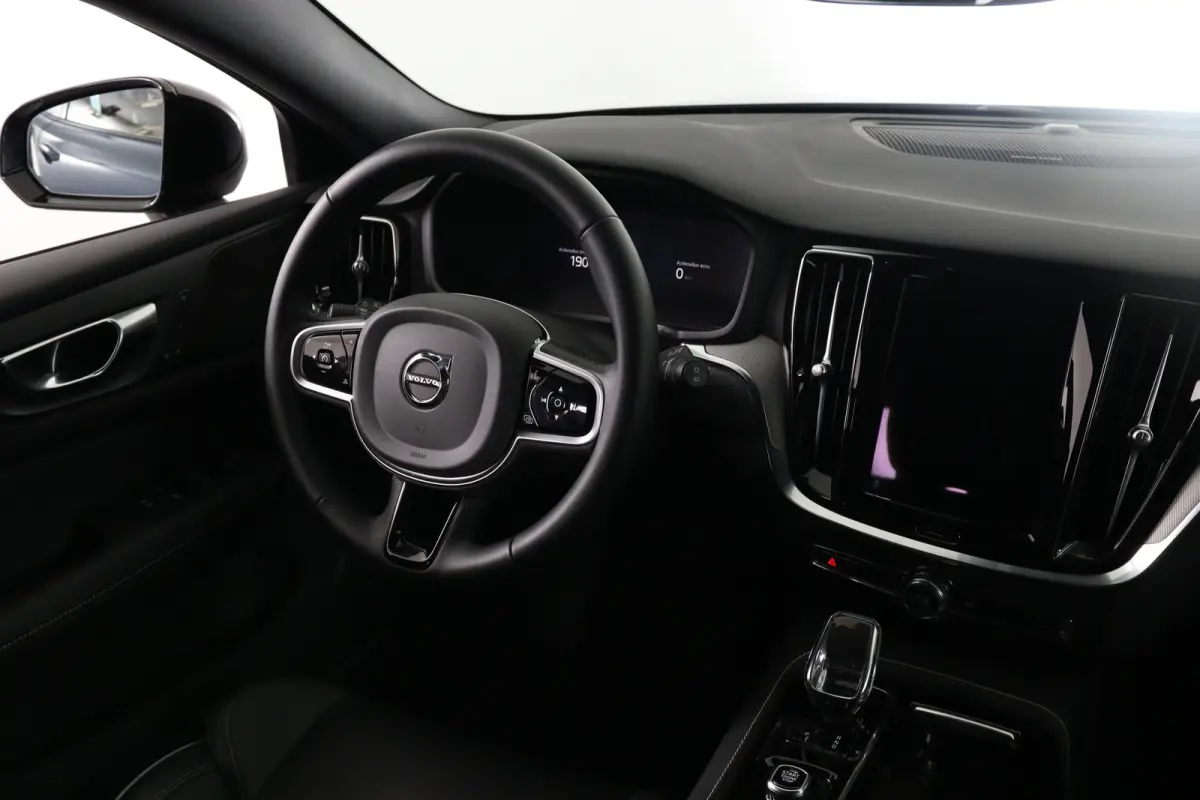 2.0 T6 Plug-in hybrid AWD Plus Dark | Trekhaak Elektr | SOH 99% | Voorstoelen elektr. | Harman en Kardon | Leder | Camera | Adaptive Cruise | Stoel-/Stuurverwarming | Elektr Achterklep