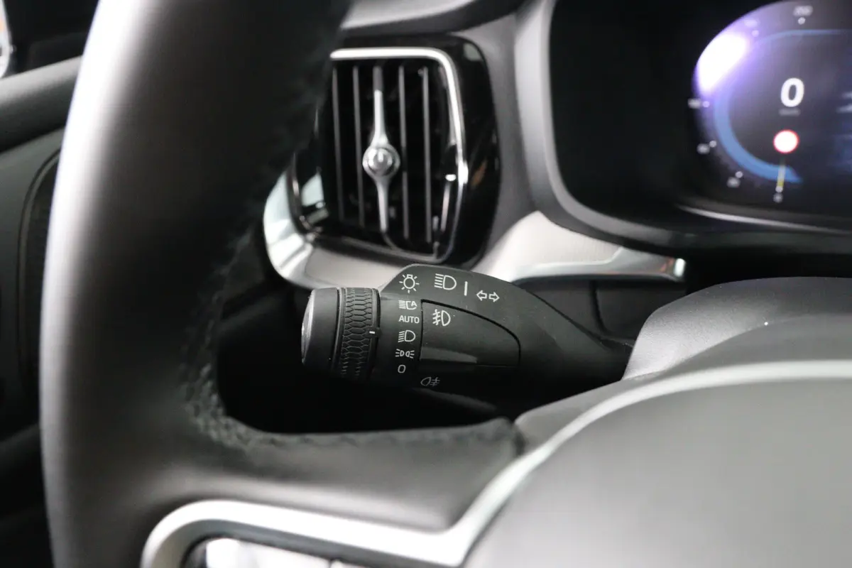 2.0 T6 Plug-in hybrid AWD Plus Dark | Trekhaak Elektr | SOH 99% | Voorstoelen elektr. | Harman en Kardon | Leder | Camera | Adaptive Cruise | Stoel-/Stuurverwarming | Elektr Achterklep
