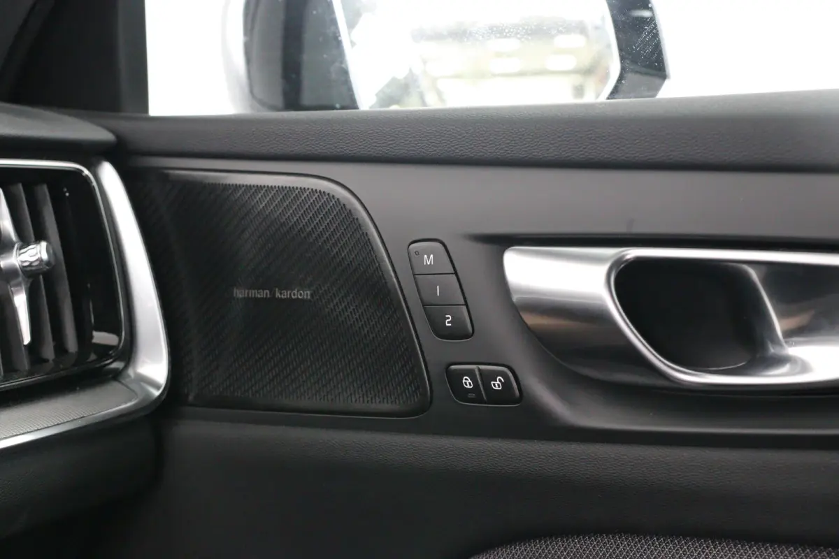 2.0 T6 Plug-in hybrid AWD Plus Dark | Trekhaak Elektr | SOH 99% | Voorstoelen elektr. | Harman en Kardon | Leder | Camera | Adaptive Cruise | Stoel-/Stuurverwarming | Elektr Achterklep