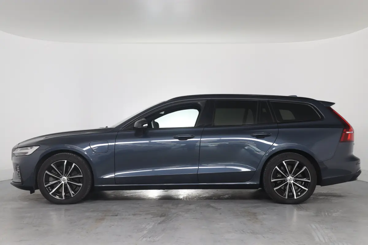 2.0 T6 Plug-in hybrid AWD Plus Dark | Trekhaak Elektr | SOH 99% | Voorstoelen elektr. | Harman en Kardon | Leder | Camera | Adaptive Cruise | Stoel-/Stuurverwarming | Elektr Achterklep
