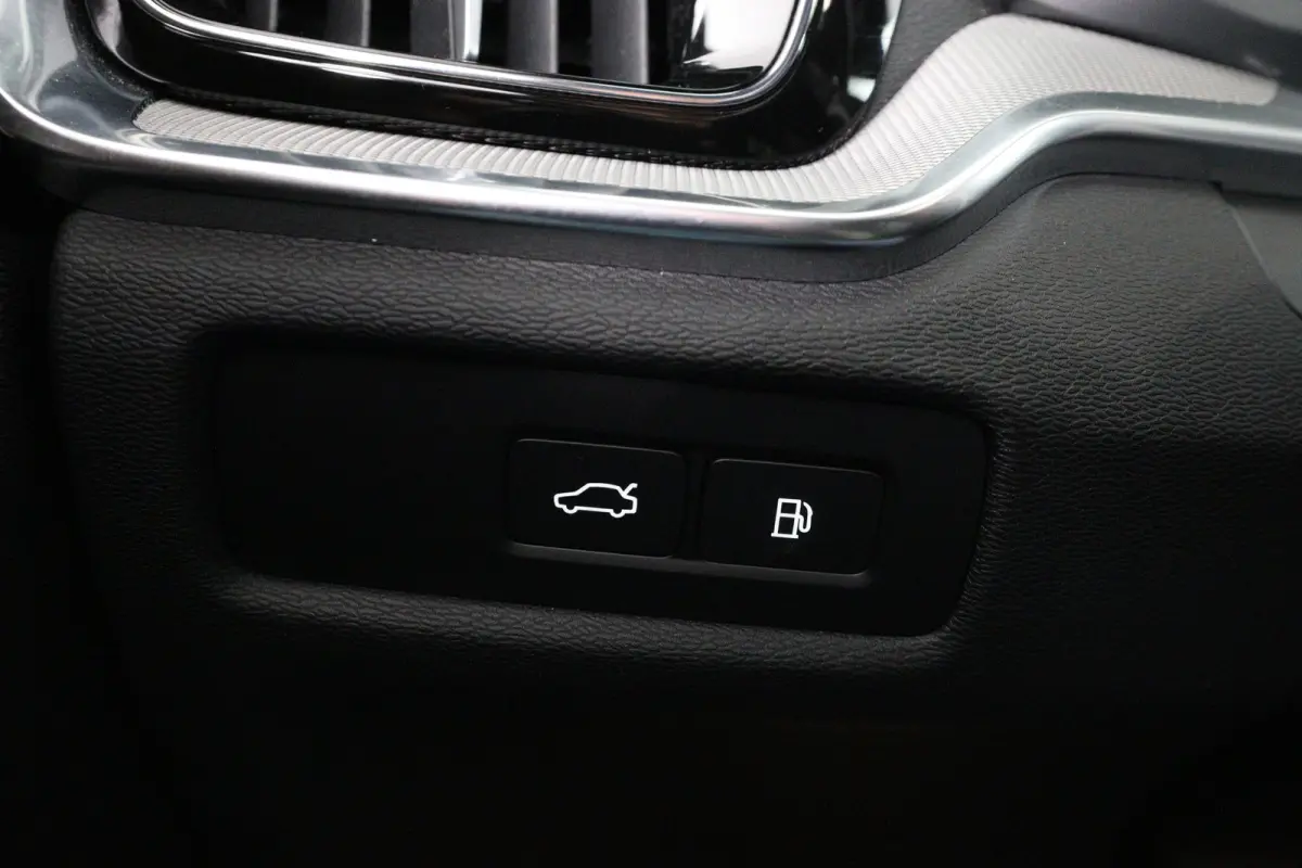 2.0 T6 Plug-in hybrid AWD Plus Dark | Trekhaak Elektr | SOH 99% | Voorstoelen elektr. | Harman en Kardon | Leder | Camera | Adaptive Cruise | Stoel-/Stuurverwarming | Elektr Achterklep