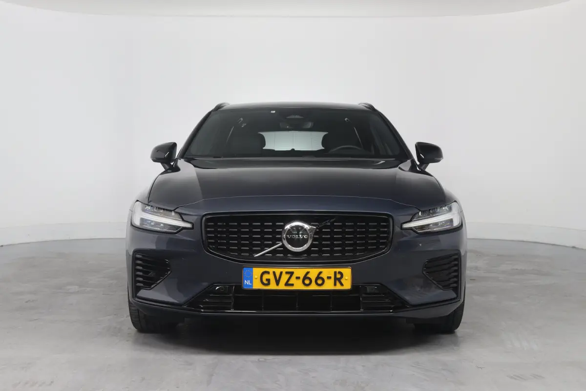 2.0 T6 Plug-in hybrid AWD Plus Dark | Trekhaak Elektr | SOH 99% | Voorstoelen elektr. | Harman en Kardon | Leder | Camera | Adaptive Cruise | Stoel-/Stuurverwarming | Elektr Achterklep