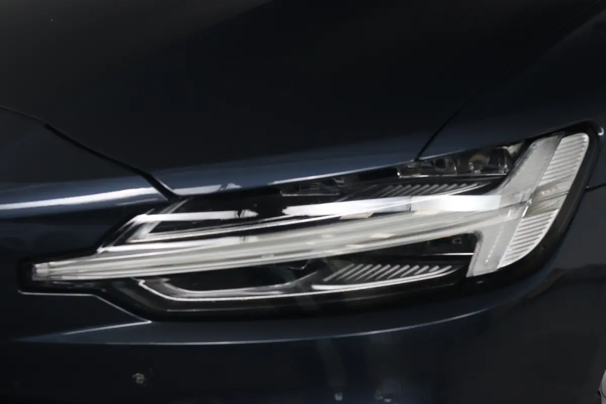 2.0 T6 Plug-in hybrid AWD Plus Dark | Trekhaak Elektr | SOH 99% | Voorstoelen elektr. | Harman en Kardon | Leder | Camera | Adaptive Cruise | Stoel-/Stuurverwarming | Elektr Achterklep