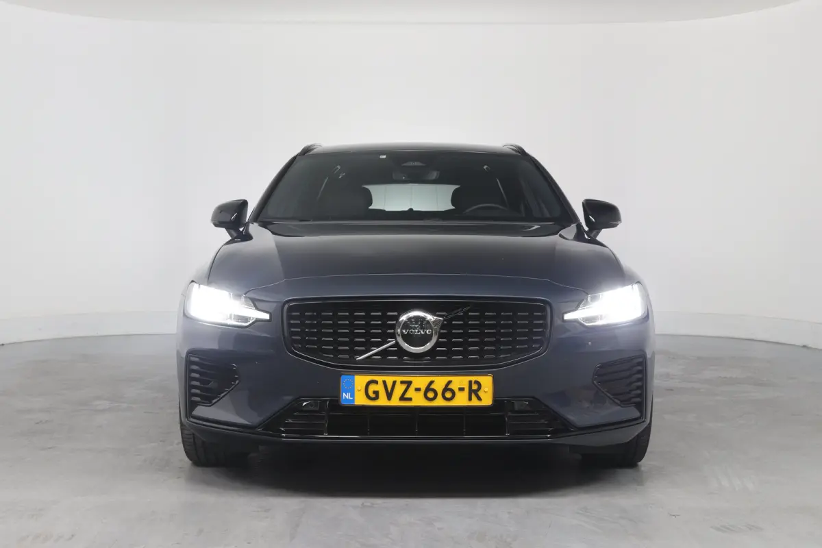 2.0 T6 Plug-in hybrid AWD Plus Dark | Trekhaak Elektr | SOH 99% | Voorstoelen elektr. | Harman en Kardon | Leder | Camera | Adaptive Cruise | Stoel-/Stuurverwarming | Elektr Achterklep