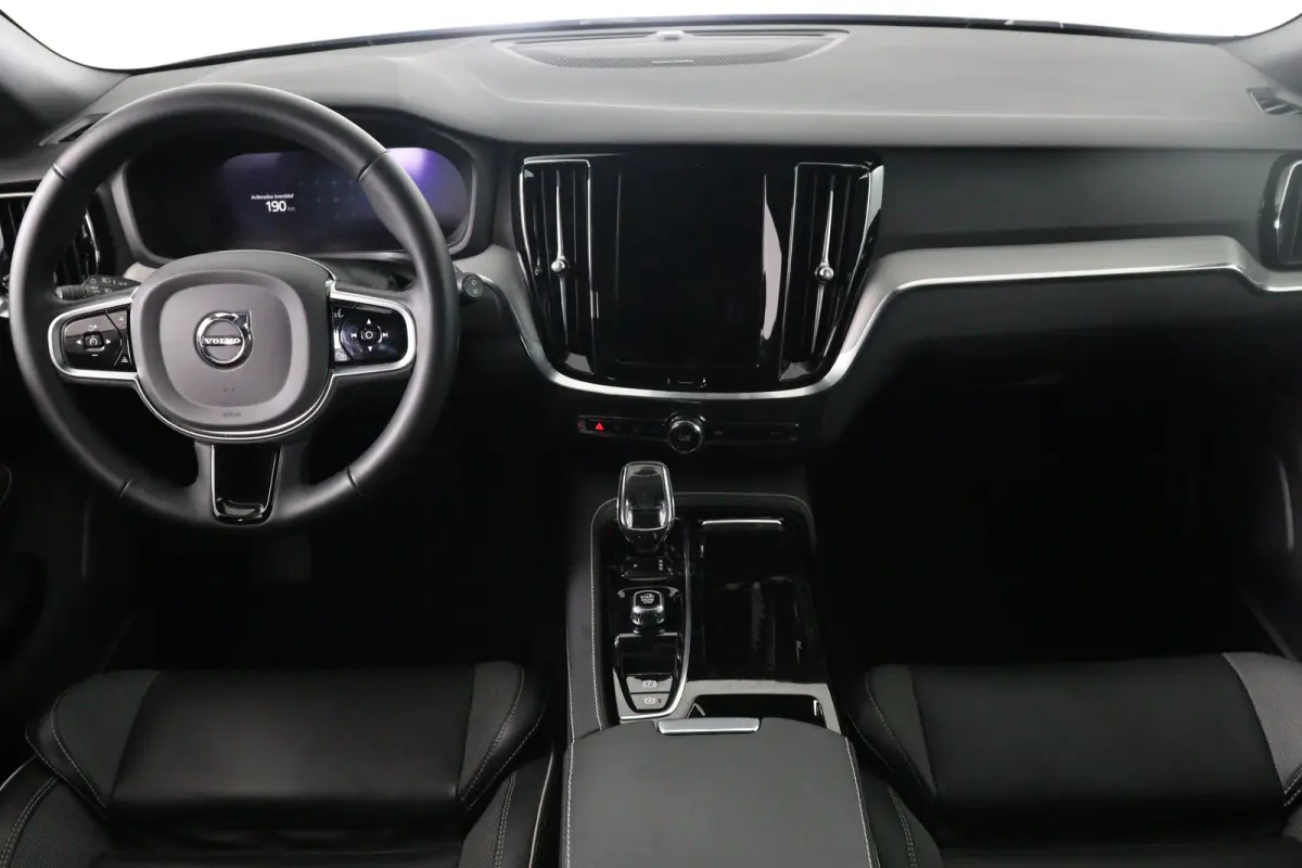 2.0 T6 Plug-in hybrid AWD Plus Dark | Trekhaak Elektr | SOH 99% | Voorstoelen elektr. | Harman en Kardon | Leder | Camera | Adaptive Cruise | Stoel-/Stuurverwarming | Elektr Achterklep