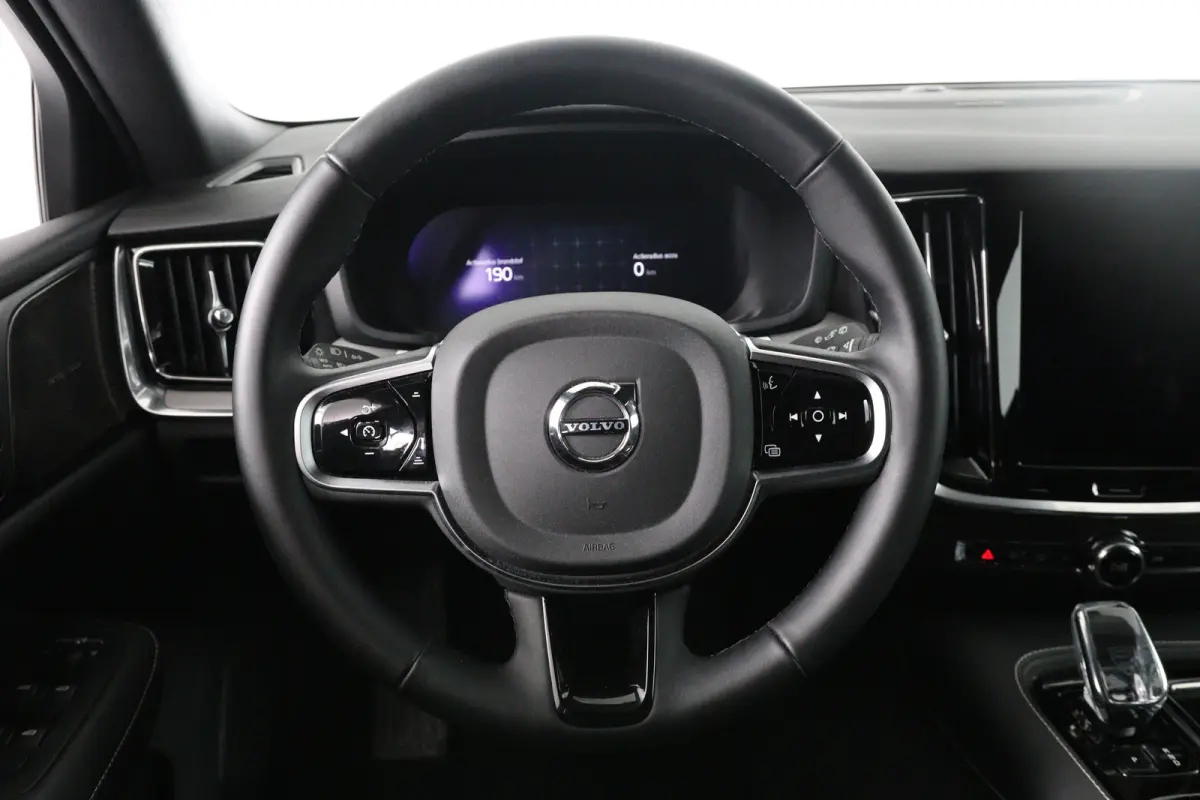 2.0 T6 Plug-in hybrid AWD Plus Dark | Trekhaak Elektr | SOH 99% | Voorstoelen elektr. | Harman en Kardon | Leder | Camera | Adaptive Cruise | Stoel-/Stuurverwarming | Elektr Achterklep