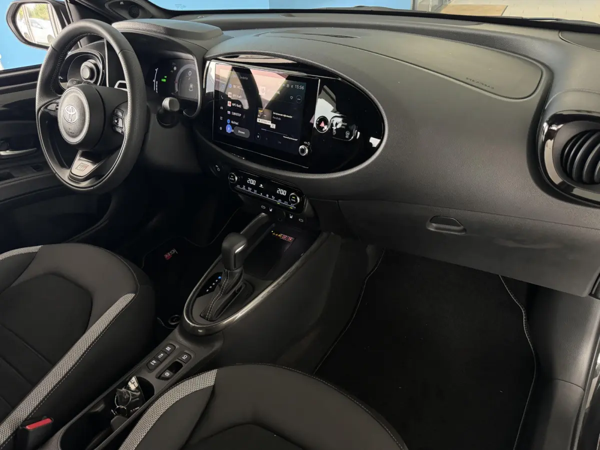 Hybrid 115 GR Sport JBL Audio | Nieuw!!| ACC | Clima | Camera| PDC voor+achter | Stoelverwarming | Carplay | DAB | Lm velgen ( Vestiging - Vianen 0347-371248)