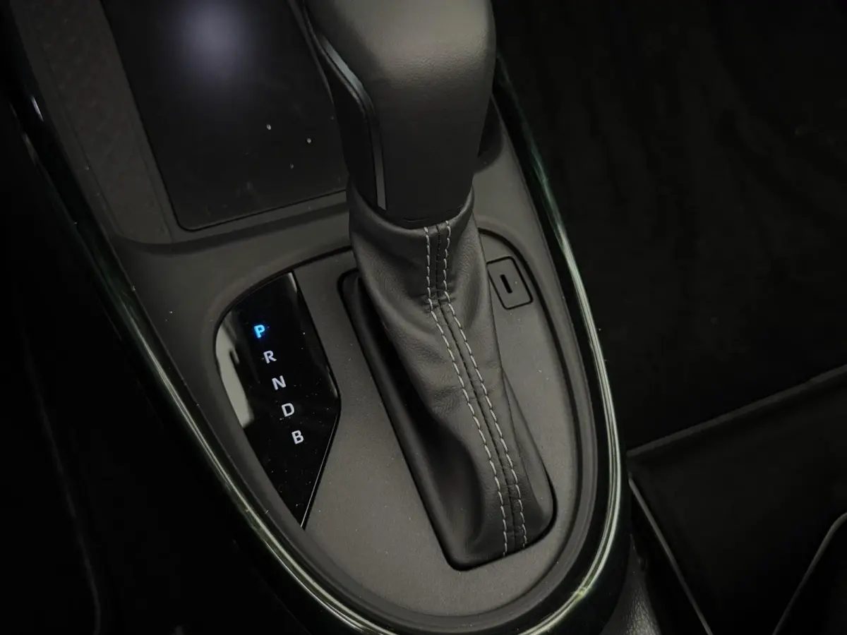 Hybrid 115 GR Sport JBL Audio | Nieuw!!| ACC | Clima | Camera| PDC voor+achter | Stoelverwarming | Carplay | DAB | Lm velgen ( Vestiging - Vianen 0347-371248)