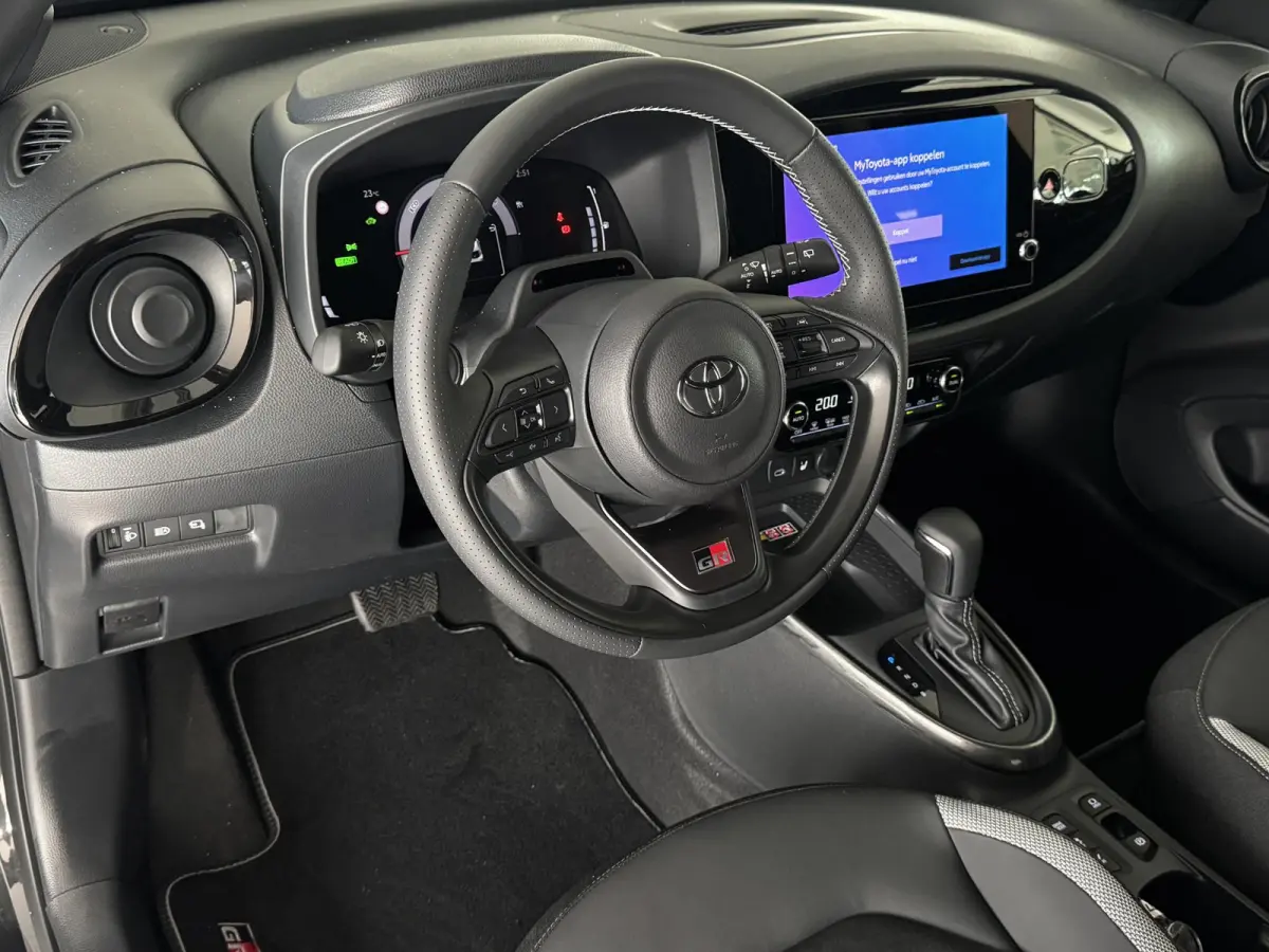 Hybrid 115 GR Sport JBL Audio | Nieuw!!| ACC | Clima | Camera| PDC voor+achter | Stoelverwarming | Carplay | DAB | Lm velgen ( Vestiging - Vianen 0347-371248)