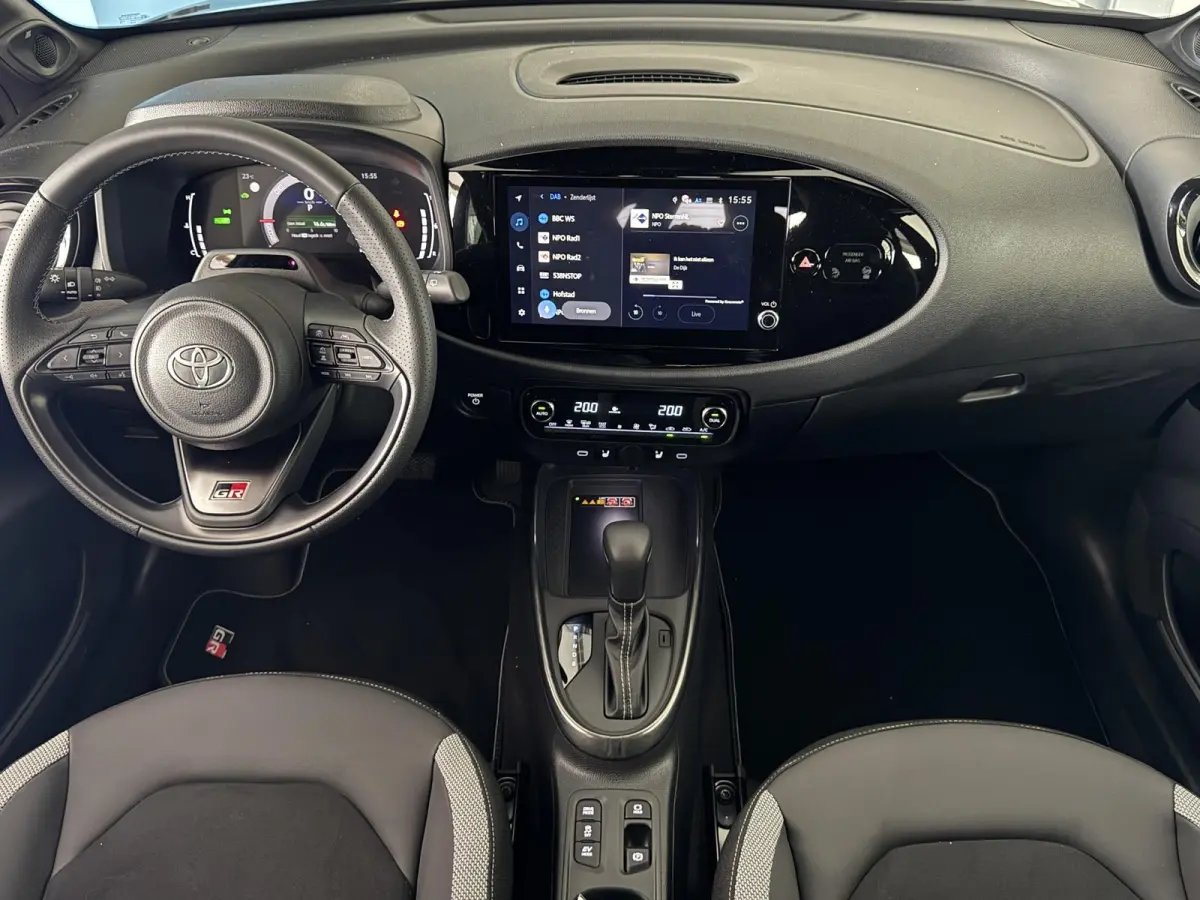 Hybrid 115 GR Sport JBL Audio | Nieuw!!| ACC | Clima | Camera| PDC voor+achter | Stoelverwarming | Carplay | DAB | Lm velgen ( Vestiging - Vianen 0347-371248)