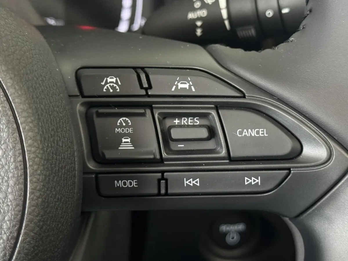 Hybrid 115 envy JBL Audio | Nieuw!!| Elektrisch Softtop vouwdak | ACC | Clima | Stoelverwarming | JBL Audio | Camera| PDC voor+achter | LM-Velgen | Carplay | DAB | ( Vestiging - Vianen 0347-