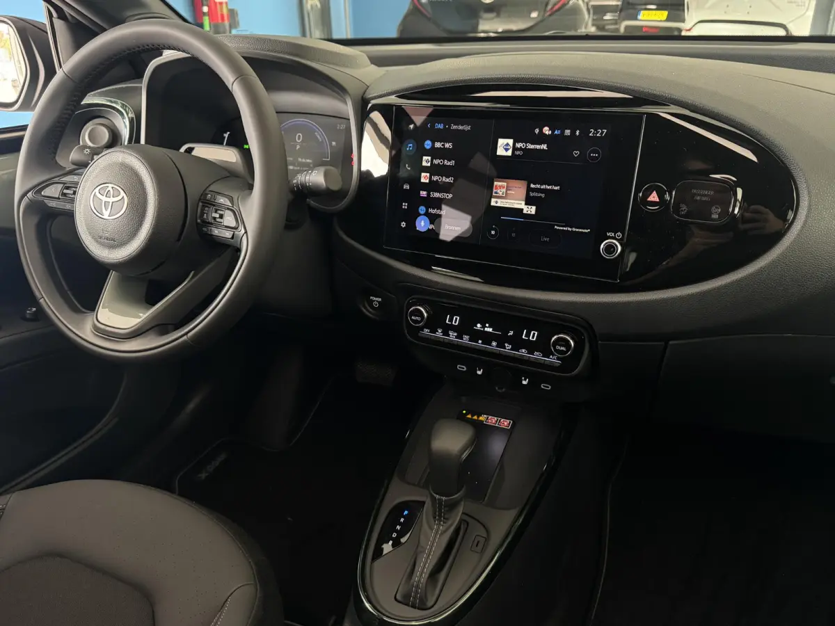 Hybrid 115 envy JBL Audio | Nieuw!!| Elektrisch Softtop vouwdak | ACC | Clima | Stoelverwarming | JBL Audio | Camera| PDC voor+achter | LM-Velgen | Carplay | DAB | ( Vestiging - Vianen 0347-