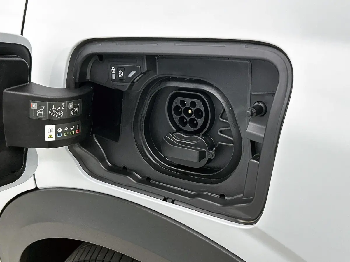 Allure 210pk 73 kWh Automaat | 3 FASE | Navigatie | Camera | Climate Control | Cruise Control | 19"LMV | Apple Carplay/Android Auto |